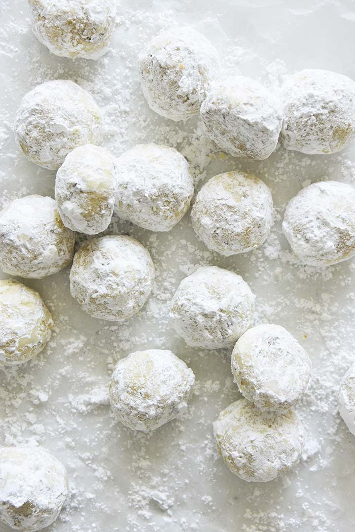 Easy Russian Tea Cakes Recipe aka Snowball Cookies - Freezer-Friendly ...