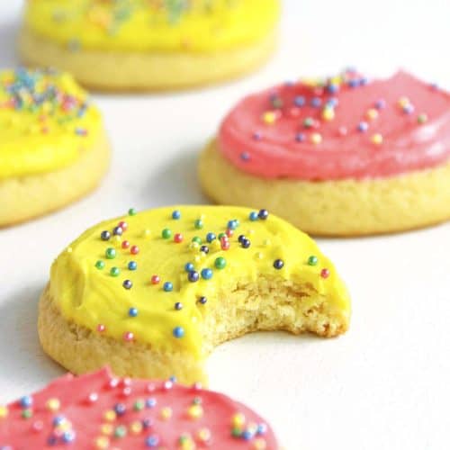 Your New Favorite Soft Frosted Sugar Cookies (Lofthouse Cookies Copycat ...